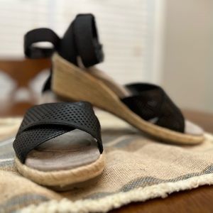 ⭐️ Earth Origins black Naples Natasha Velcro Ankle Strap Wedges Sandals 7